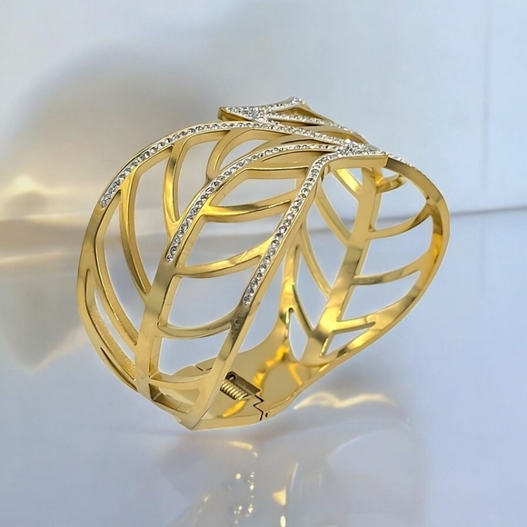 🆕️Chunky Gold Leaf Cuff Bracelet | 18K Gold Plated Stainless Steel | Sparkling - Picture 13 of 16